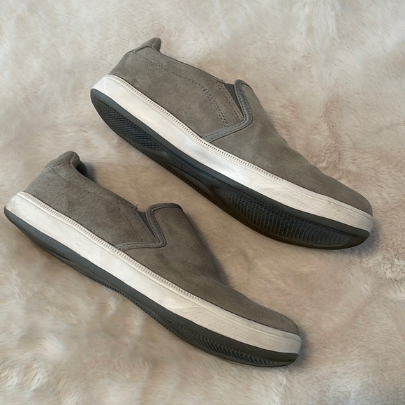 Sketchers Air Cooled Slip Ons - Picture 2 of 8